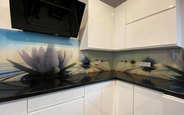 panel szklany kuchnia abstrakcja lilia kwiat woda 02