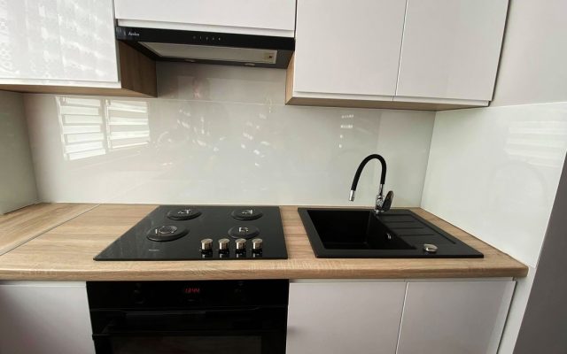 panel szklany kuchnia lakobel bialy extrawhite